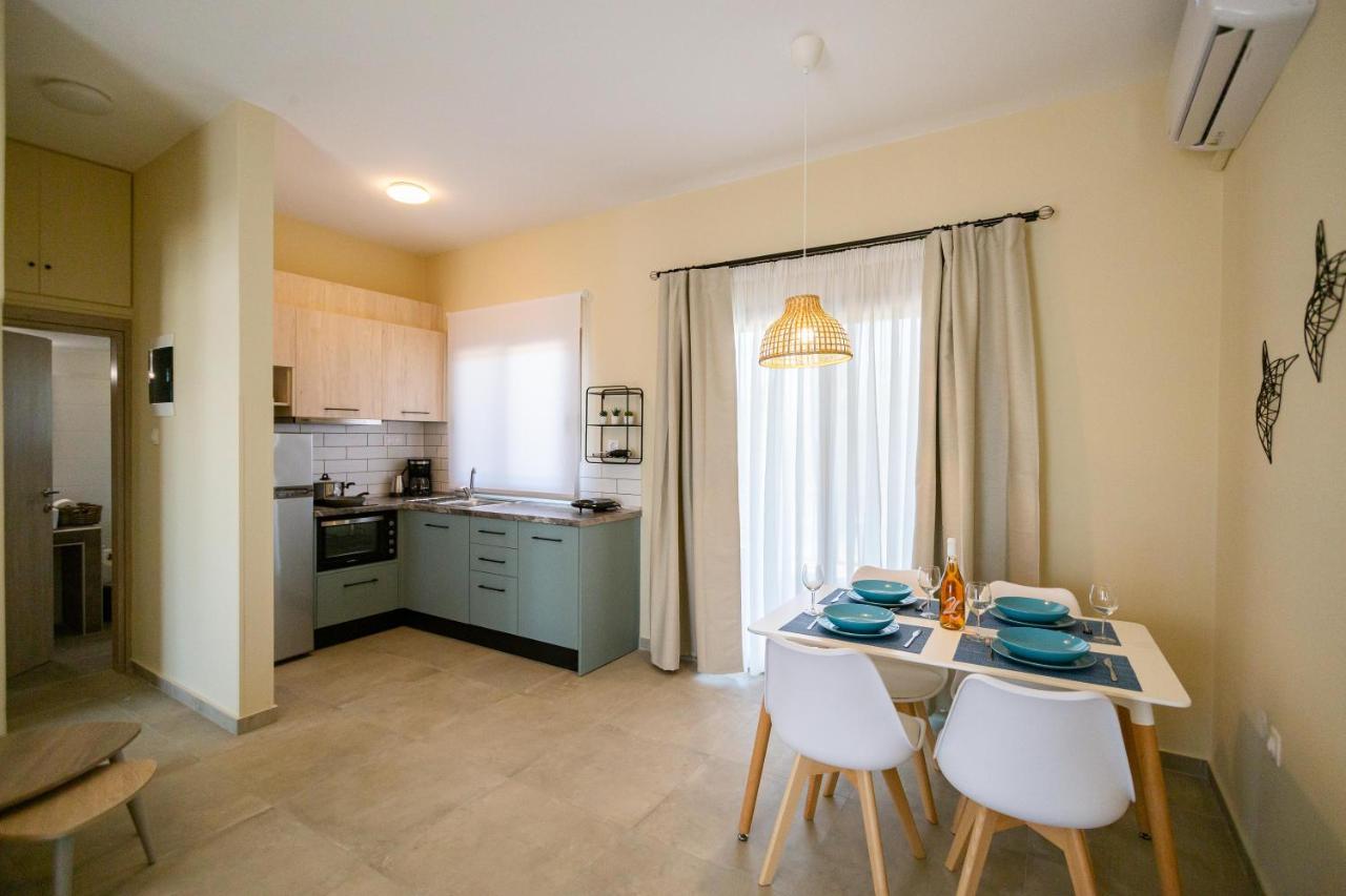 Varkes Suites 2 Nea Moudhania Exteriör bild