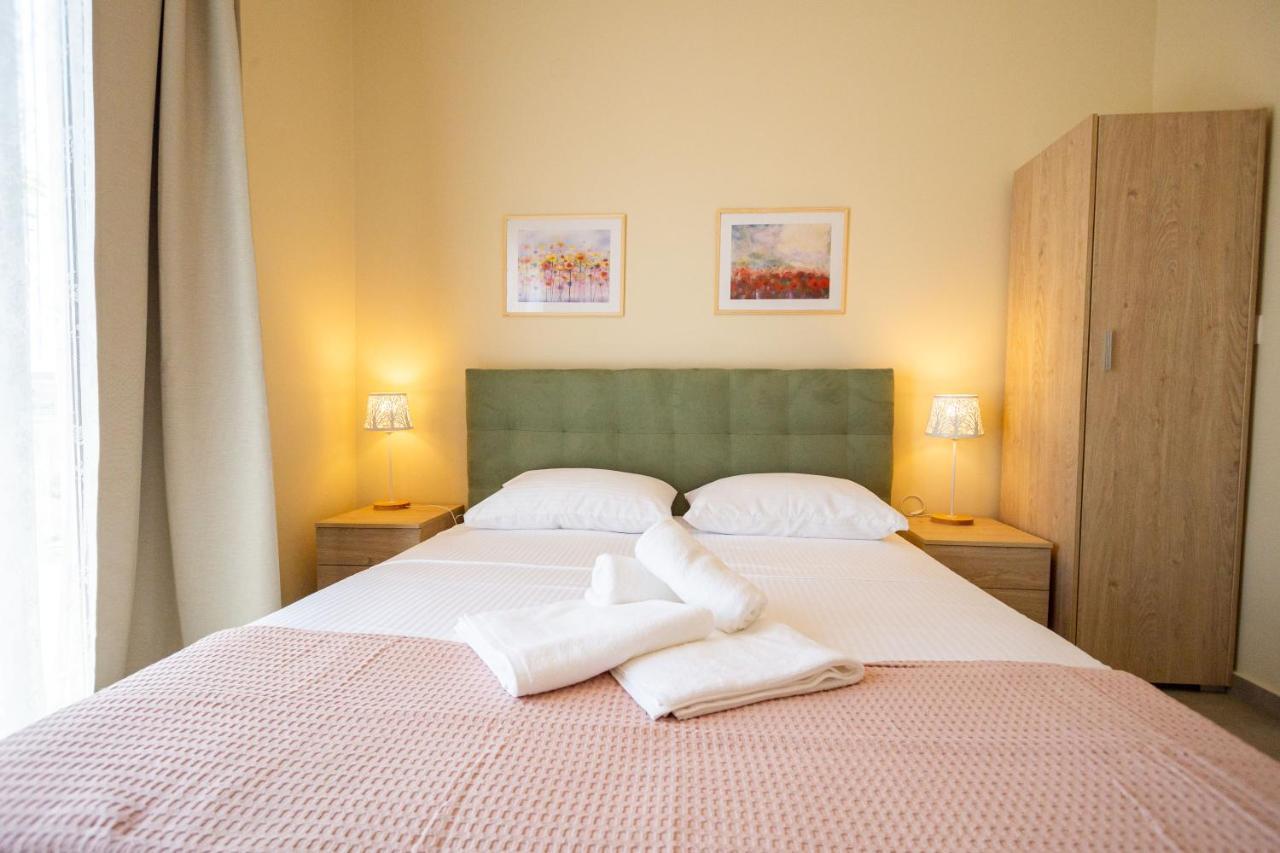 Varkes Suites 2 Nea Moudhania Exteriör bild