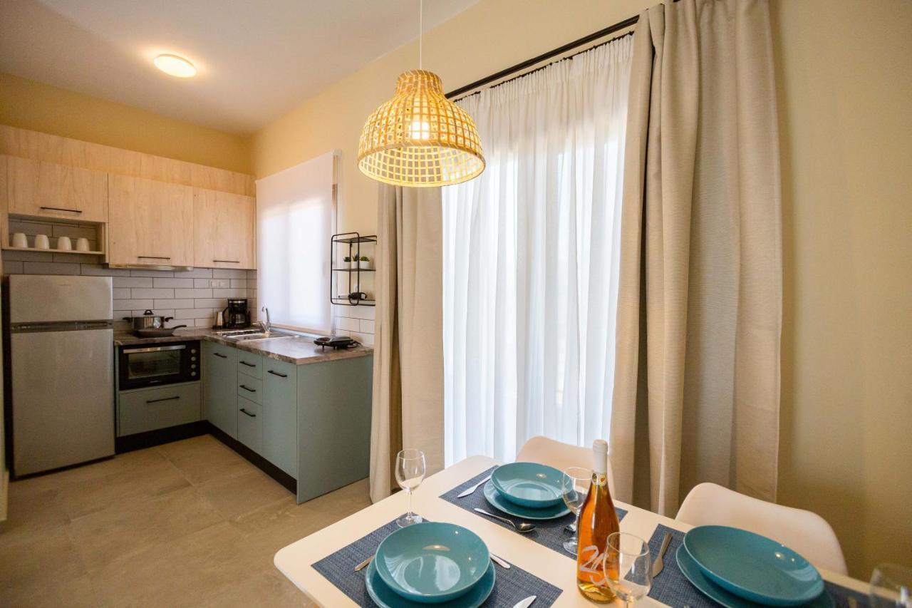 Varkes Suites 2 Nea Moudhania Exteriör bild