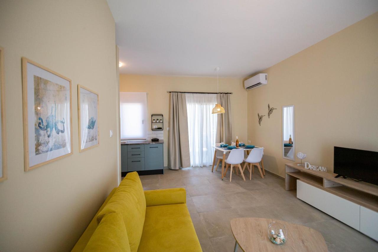Varkes Suites 2 Nea Moudhania Exteriör bild