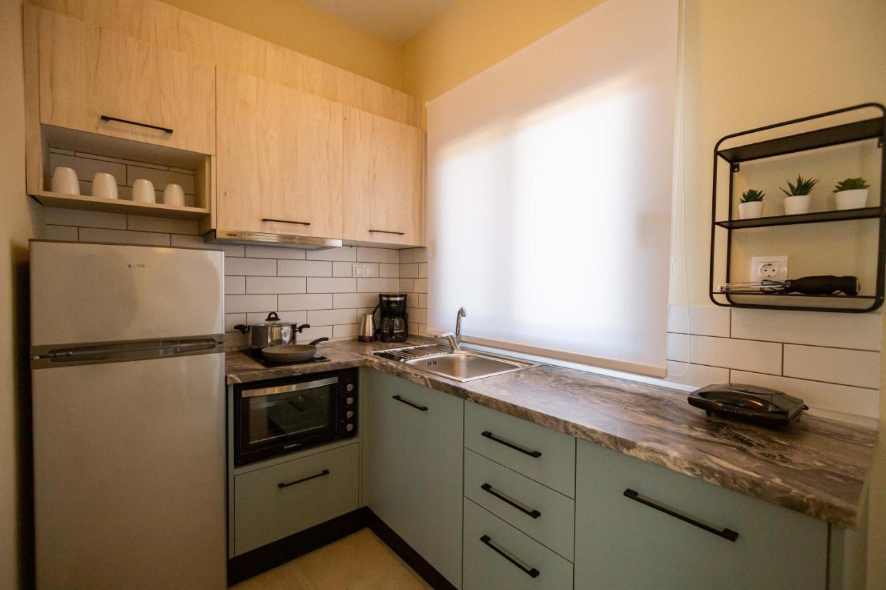 Varkes Suites 2 Nea Moudhania Exteriör bild